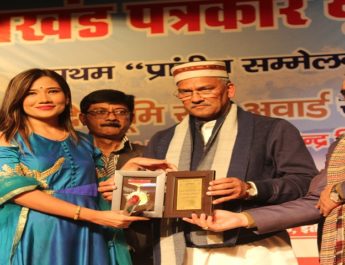 विभिन्न क्षेत्रों में उत्तराखण्ड का नाम किया रोशन, 'देवभूमि रत्न अवॉर्ड' से सम्मानित 2 Hello Uttarakhand News »