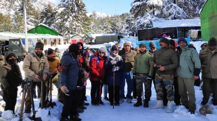 उत्तरकाशी: बर्फ में फंसे 11 सैलानियों का रेस्क्यू कर पहुँचाया सुरक्षित स्थान पर 1 Hello Uttarakhand News »