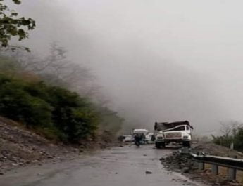 टिहरी: डम्पर पर पहाड़ी से गिरा पत्थर, चालक की मौत 2 Hello Uttarakhand News »