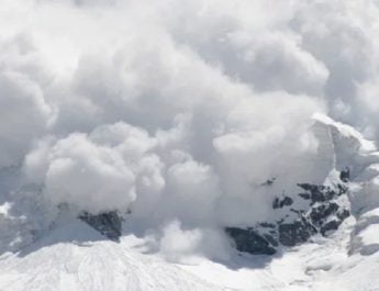 जम्मू कश्मीर के पुंछ में हिमस्खलन, एक जवान शहीद, एक घायल 3 Hello Uttarakhand News »