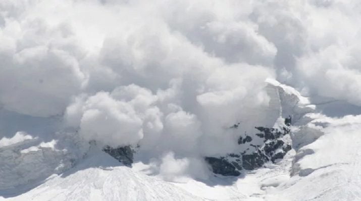 जम्मू कश्मीर के पुंछ में हिमस्खलन, एक जवान शहीद, एक घायल 1 Hello Uttarakhand News »