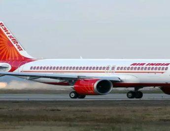 फ्यूल लीकेज के कारण विमान की इमरजेंसी लैंडिंग, 150 यात्री सवार 3 Hello Uttarakhand News »