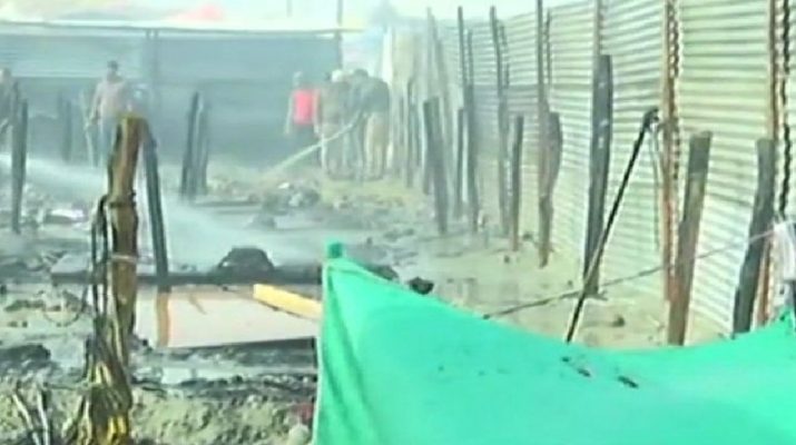 कुंभ मेले के शुभारंभ से पहले प्रयागराज के दिगंबर अखाड़े में लगी भीषण आग 1 Hello Uttarakhand News »