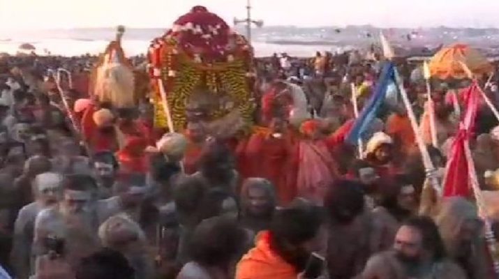 प्रयागराज: शाही स्नान के साथ हुआ कुंभ मेले का आगाज, उमड़ी श्रद्धालुओं की भीड़ 1 प्रयागराज: शाही स्नान के साथ हुआ कुंभ मेले का आगाज, उमड़ी श्रद्धालुओं की भीड़ 1 Hello Uttarakhand News »