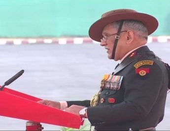 आर्मी चीफ ने पाकिस्तान को दी कड़ी चेतावनी, कहा: दुश्मनों के खिलाफ होगी कड़ी कार्रवाई 3 Hello Uttarakhand News »