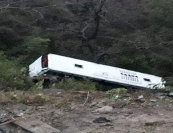 हिमाचल प्रदेश: गहरी खाई में गिरी टूरिस्ट बस, 26 लोग घायल 3 Hello Uttarakhand News »