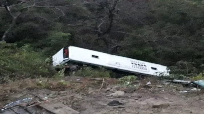 हिमाचल प्रदेश: गहरी खाई में गिरी टूरिस्ट बस, 26 लोग घायल 1 Hello Uttarakhand News »