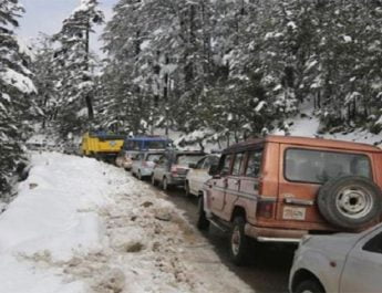 बर्फबारी के चलते जम्मू-श्रीनगर राष्ट्रीय राजमार्ग चौथे दिन भी बंद 4 Hello Uttarakhand News »