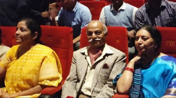 फिल्म 'उरी- द सर्जिकल स्ट्राइक' देखने पहुंची केंद्रीय रक्षा मंत्री 1 Hello Uttarakhand News »