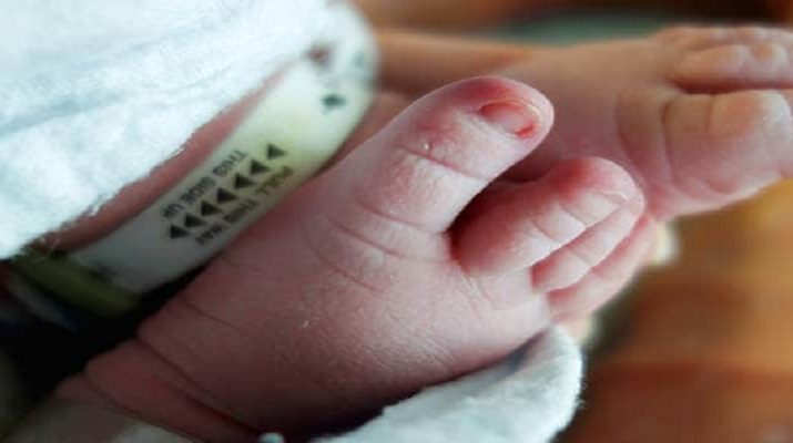 जम्मू कश्मीर: गर्भवती को अस्पताल ने भर्ती करने से किया इंकार, सड़क पर हुई डिलीवरी, नवजात की मौत 1 Hello Uttarakhand News »