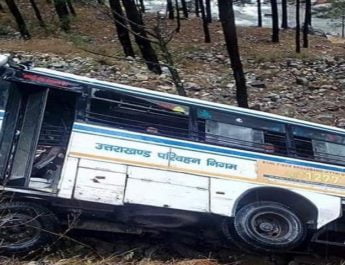 पौड़ी में गहरी खाई में गिरी रोजवेज बस 3 Hello Uttarakhand News »