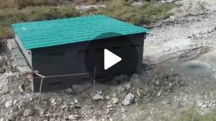 मानकों की अनदेखी कर बीच नदी में बना दिया गैस एजेंसी का गोदाम 1 Hello Uttarakhand News &raquo;