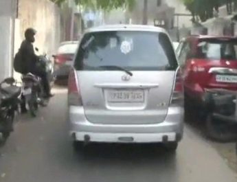 अवैध खनन मामले में चर्चित आईएएस बी. चंद्रकला के घर पर सीबीआई का छापा 2 Hello Uttarakhand News »