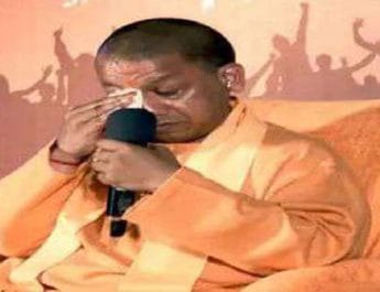 पुलवामा हमले के शहीद जवानों की बात करते-करते रो पड़े सीएम योगी 4 Hello Uttarakhand News »