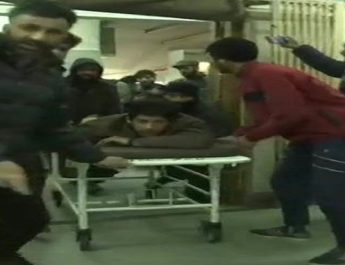 जम्मू-कश्मीर: पुलवामा के एक स्कूल में ब्लास्ट, 12 छात्र घायल 4 Hello Uttarakhand News »