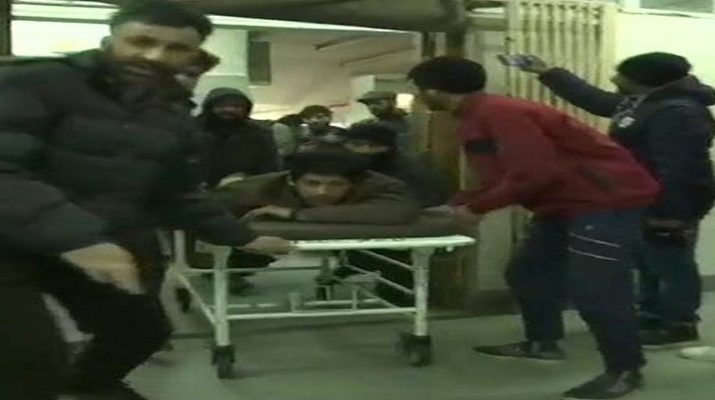 जम्मू-कश्मीर: पुलवामा के एक स्कूल में ब्लास्ट, 12 छात्र घायल 1 Hello Uttarakhand News »