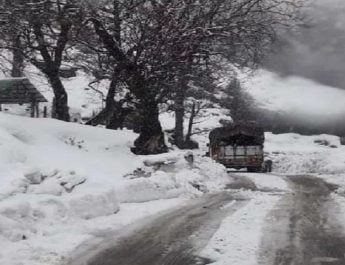 आज बारिश-बर्फबारी का अलर्ट, कई सडकें बाधित 4 Hello Uttarakhand News »