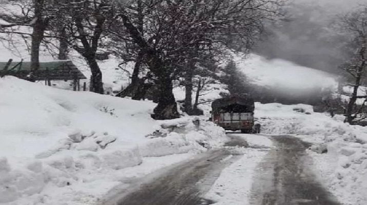 उत्तराखण्ड: बारिश-बर्फबारी के साथ तेज हवाओं ने मचाया कहर 1 Hello Uttarakhand News »