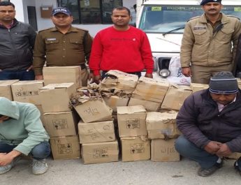 देहरादून: 50 पेटी शराब व पिकअप वाहन के साथ दो अभियुक्त गिरफ्तार 3 Hello Uttarakhand News »