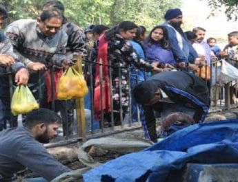 जम्मू: कर्फ्यू में कुछ घंटे दी गई ढील, टूजी इंटरनेट सेवा बहाल 3 Hello Uttarakhand News »