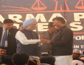 चंद्रबाबू के धरने में शामिल हुए पू्र्व पीएम मनमोहन सिंह 2 Hello Uttarakhand News »