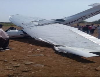 महाराष्ट्र में पुणे के इंद्रपुर के पास ट्रेनी एयरक्राफ्ट क्रैश, घायल पायलट अस्पताल में भर्ती 3 Hello Uttarakhand News »