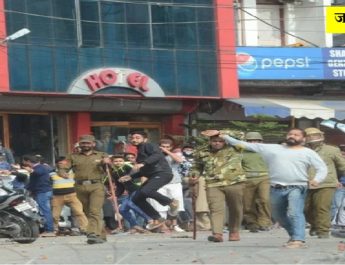 पाकिस्तान के खिलाफ जम्मू में जबरदस्त प्रदर्शन, कश्मीर नंबर की गाड़ियां आग के हवाले 3 Hello Uttarakhand News »