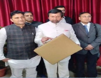 बजट पढ़ते-पढ़ते वित्त मंत्री बेहोश हो गए वित्त मंत्री, सीएम ने पढ़ा बजट 3 Hello Uttarakhand News »