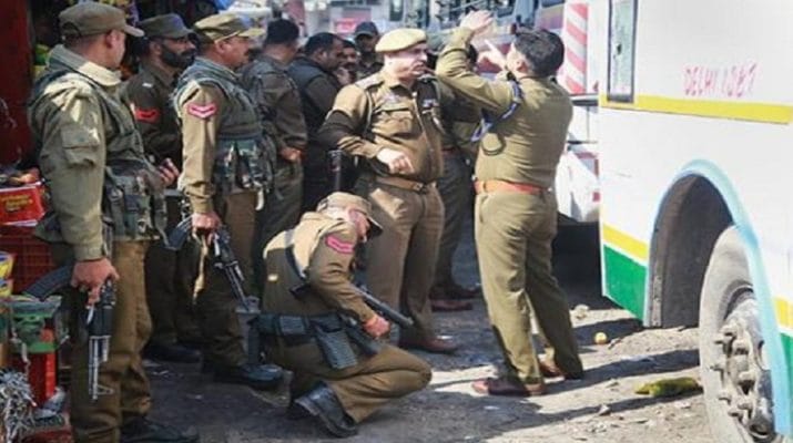 जम्मू में ग्रेनेड फेंकने वाला 16 साल का युवक, हिजबुल ने दिए थे 50 हजार 1 जम्मू में ग्रेनेड फेंकने वाला 16 साल का युवक, हिजबुल ने दिए थे 50 हजार 1 Hello Uttarakhand News »