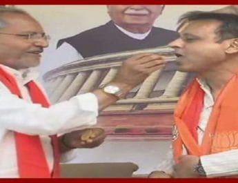 गुजरात में कांग्रेस से टूटा एक और विधायक, भाजपा में हुए शामिल 4 Hello Uttarakhand News »