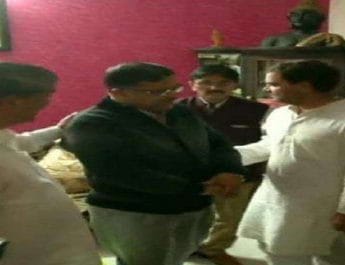 शहीद मेजर चित्रेश बिष्ट के आवास पर पहुंचे राहुल गांधी 4 Hello Uttarakhand News »