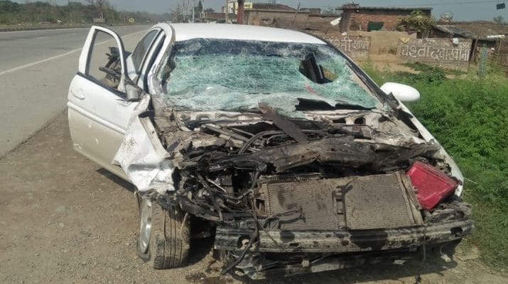 अज्ञात वाहन ने कार को मारी टक्कर, एक की मौत, दो घायल 1 अज्ञात वाहन ने कार को मारी टक्कर, एक की मौत, दो घायल 1 Hello Uttarakhand News »