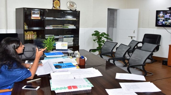 मुख्य निर्वाचन अधिकारी ने वीडियो कांफ्रेसिंग से ली जिला निर्वाचन अधिकारियों की बैठक, दिए महत्वपूर्ण निर्देश 1 Hello Uttarakhand News »
