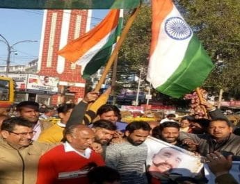 देहरादून: जांबाज 'अभिनंदन' की वापसी पर नाच-गाने से लोग कर रहे खुशी जाहिर 2 Hello Uttarakhand News »