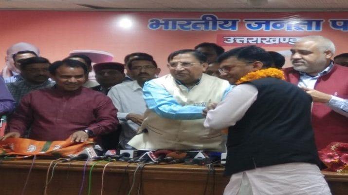 रँवाई जन एकता मंच ने थामा भाजपा का दामन 1 Hello Uttarakhand News »