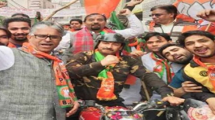 सेना की वर्दी में बाइक रैली करने पहुंचे मनोज तिवारी, विपक्ष ने लगाए गंभीर आरोप 1 Hello Uttarakhand News »