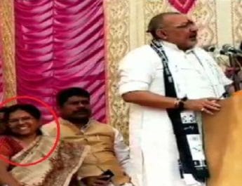 गिरिराज के मंच पर दिखीं मुजफ्फरपुर शेल्टर होम केस की आरोपी पूर्व मंत्री मंजू वर्मा 4 Hello Uttarakhand News »