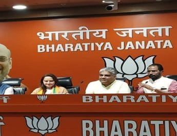 अभिनेत्री जयाप्रदा ने थामा भाजपा का दामन, सपा नेता आजम के खिलाफ लड़ेंगी चुनाव 4 Hello Uttarakhand News »