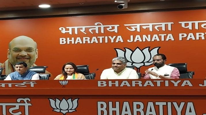 अभिनेत्री जयाप्रदा ने थामा भाजपा का दामन, सपा नेता आजम के खिलाफ लड़ेंगी चुनाव 1 Hello Uttarakhand News »