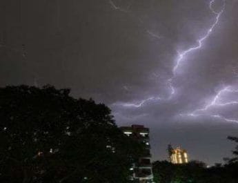 देशभर में आंधी-तूफ़ान का कहर, करीब 31 लोगों की हो चुकी मौत 2 Hello Uttarakhand News »