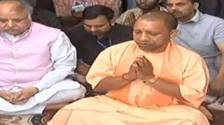 बैन के बाद हनुमान चालीसा पढ़ने मंदिर पहुंचे योगी आदित्यनाथ 1 Hello Uttarakhand News »