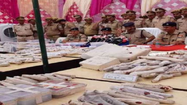 लोकसभा चुनाव से पहले यहाँ बड़ी कार्रवाई, 405 अवैध हथियार और 2 करोड़ की शराब जब्त 1 लोकसभा चुनाव से पहले यहाँ बड़ी कार्रवाई, 405 अवैध हथियार और 2 करोड़ की शराब जब्त 1 Hello Uttarakhand News »