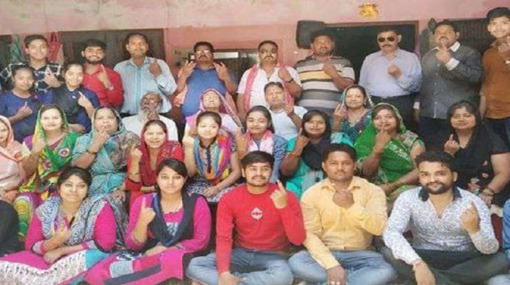 अनोखा परिवार: 33 में से 32 ने एक साथ डाला वोट 1 अनोखा परिवार: 33 में से 32 ने एक साथ डाला वोट 1 Hello Uttarakhand News »