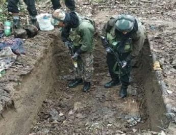 जम्मू-कश्मीर: पुलवामा में आतंकी ठिकाने का भंडाफोड़ 2 Hello Uttarakhand News »