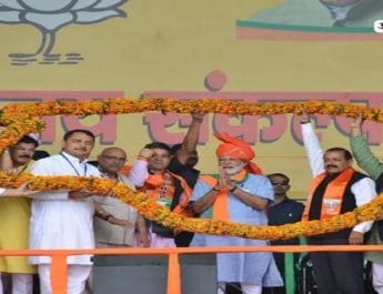 जम्मू-कश्मीर मोदी रैली: कांग्रेस, उमर और महबूबा पर जमकर बरसे पीएम मोदी 3 Hello Uttarakhand News »