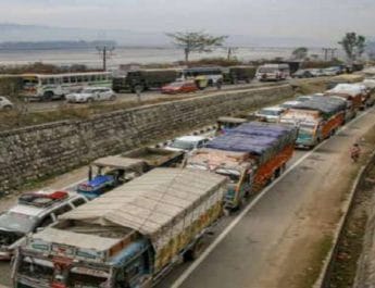 जम्‍मू कश्‍मीर: अब हफ्ते में दो दिन हाइवे पर सिविलियन गाड़‍ियों की नो एंट्री, सिर्फ सुरक्षाबलों के काफिले को मंजूरी 4 Hello Uttarakhand News »