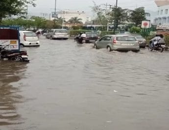 देहरादून में हुई जोरदार बारिश और ओलावृष्टि, मौसम हुआ ठंडा 2 Hello Uttarakhand News &raquo;