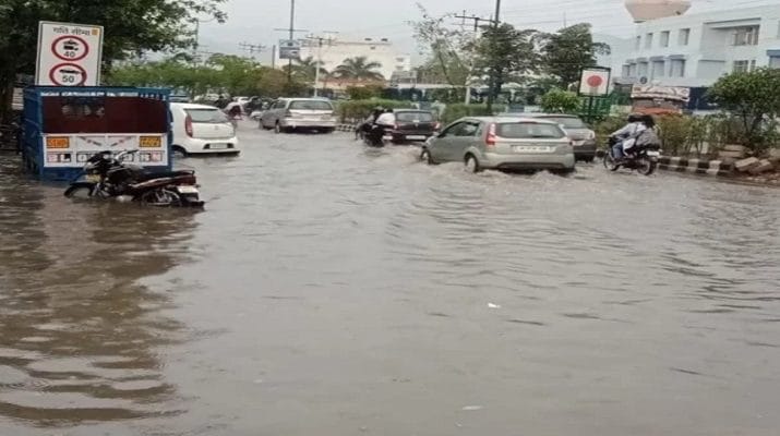 देहरादून में हुई जोरदार बारिश और ओलावृष्टि, मौसम हुआ ठंडा 5 Hello Uttarakhand News &raquo; Page 2 of 7