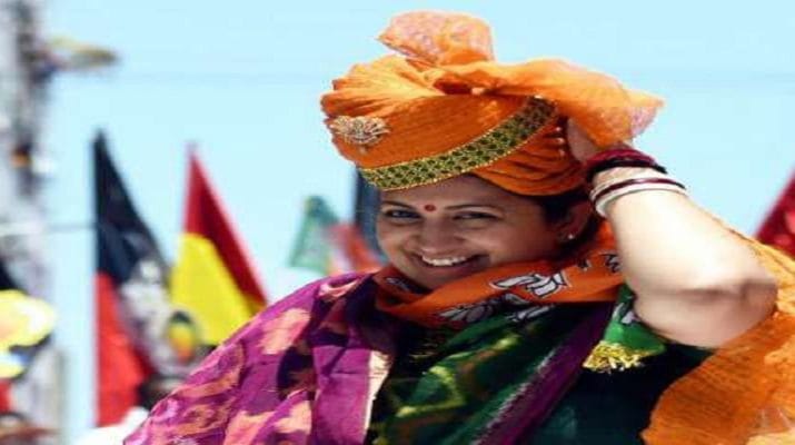 स्मृति ईरानी की चुनावी रैली में नोट बांटे जाने के आरोप, चुनाव आयोग ने दिए जांच के आदेश 1 Hello Uttarakhand News »