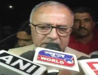 नंदकुमार का विवादित बयान: 'राहुल गांधी ऐसी मशीन लाएंगे जिसमें आदमी डालो तो औरत निकलेगी' 2 Hello Uttarakhand News »